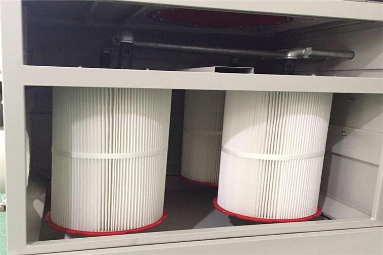 吸尘器开云kaiyun（中国）将滤料的接口由以前的胶粘接和工业缝纫机接口方式全部改为超声波一体式焊接