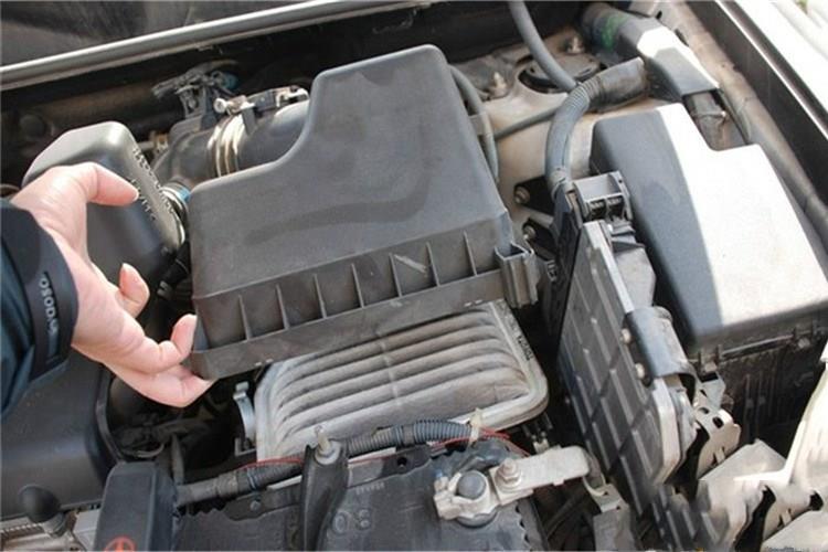 干式开云app官方在线入口在维护时，取出滤芯，轻轻敲击端面，灰尘即可掉下，同时可用毛刷轻刷沾污表面