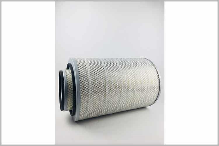 制造商推荐重卡开云app官方在线入口正常维护的更换周期为4.8万km，且每2.4万km进行一次常规检查，其保守维护的推荐更换周期为2.4万km