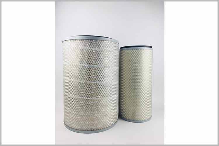 经常检查和清理客车开云app官方在线入口离心除尘罩上的排气孔，使它保持畅通，倒尽积尘盘中的尘土